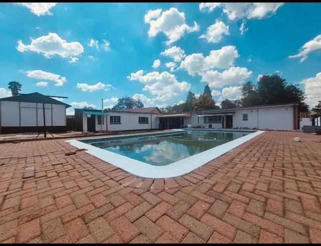 5 BEDROOM HOUSE FOR SALE IN BRENTHURST